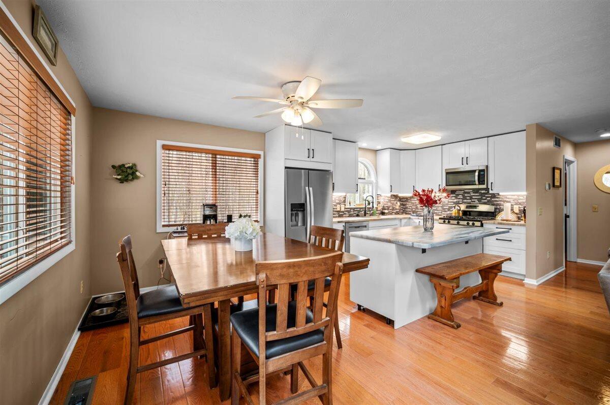 9341 Center Lane Canadian Lakes, MI 49346 - Photo 3 of 27 3 Dining and Kitchen