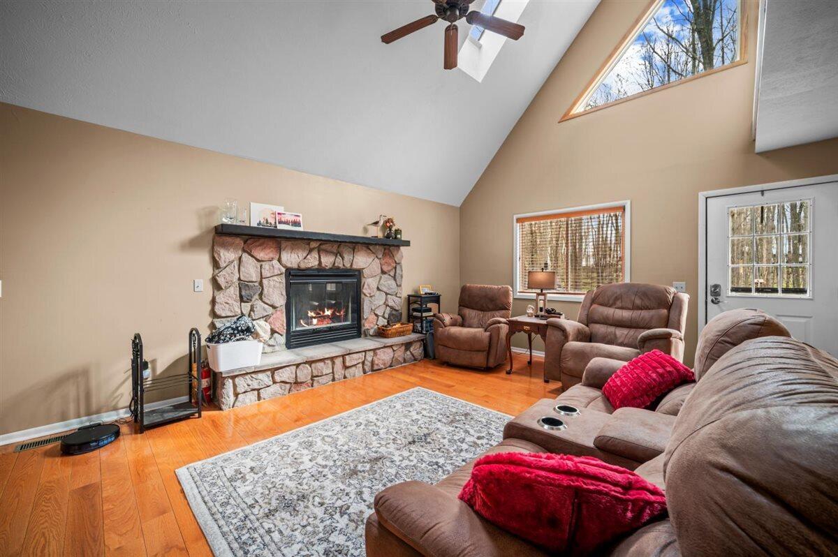 9341 Center Lane Canadian Lakes, MI 49346 - Photo 4 of 27 4 Living