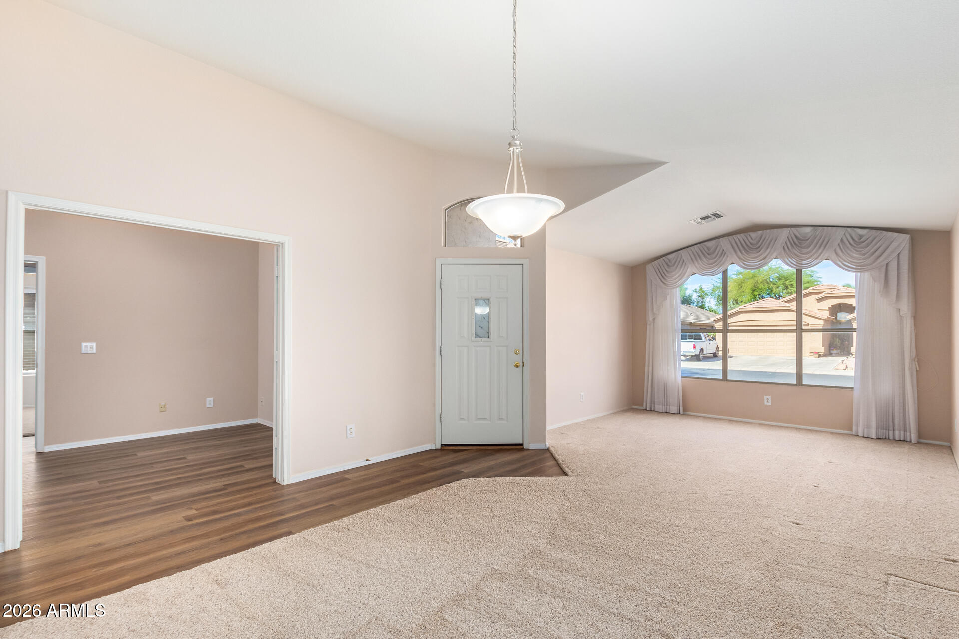 6431 West Escuda Road Glendale, AZ 85308 - Photo 8 of 26 Living room
