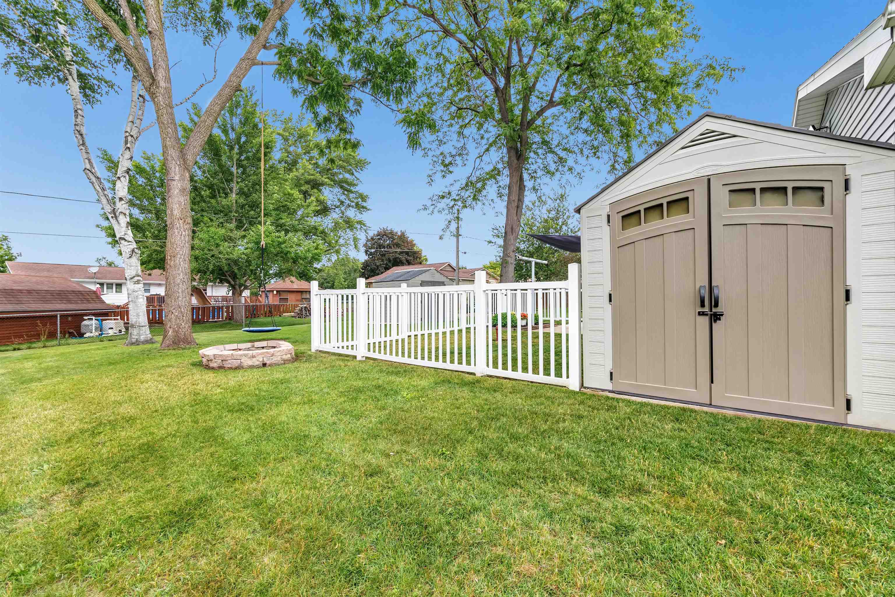 2400 South Ridge Road Green Bay, WI 54304 - Photo 4 of 52