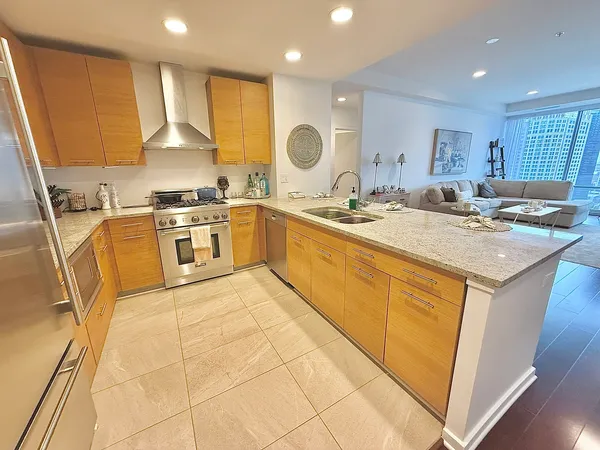 $4,500 | 240 East Illinois Street, Unit 1805, Chicago, IL 60611