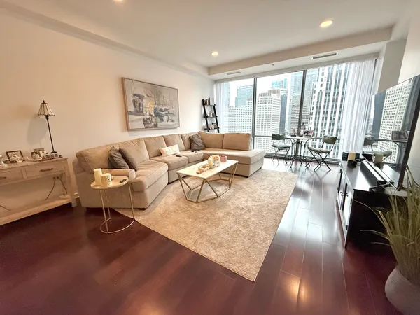 $4,500 | 240 East Illinois Street, Unit 1805, Chicago, IL 60611