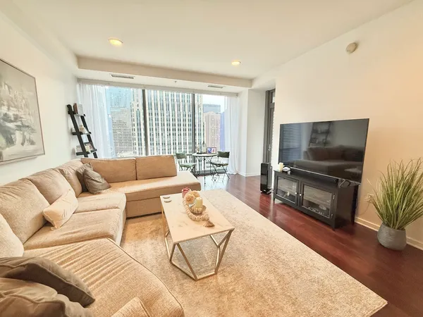 $4,500 | 240 East Illinois Street, Unit 1805, Chicago, IL 60611