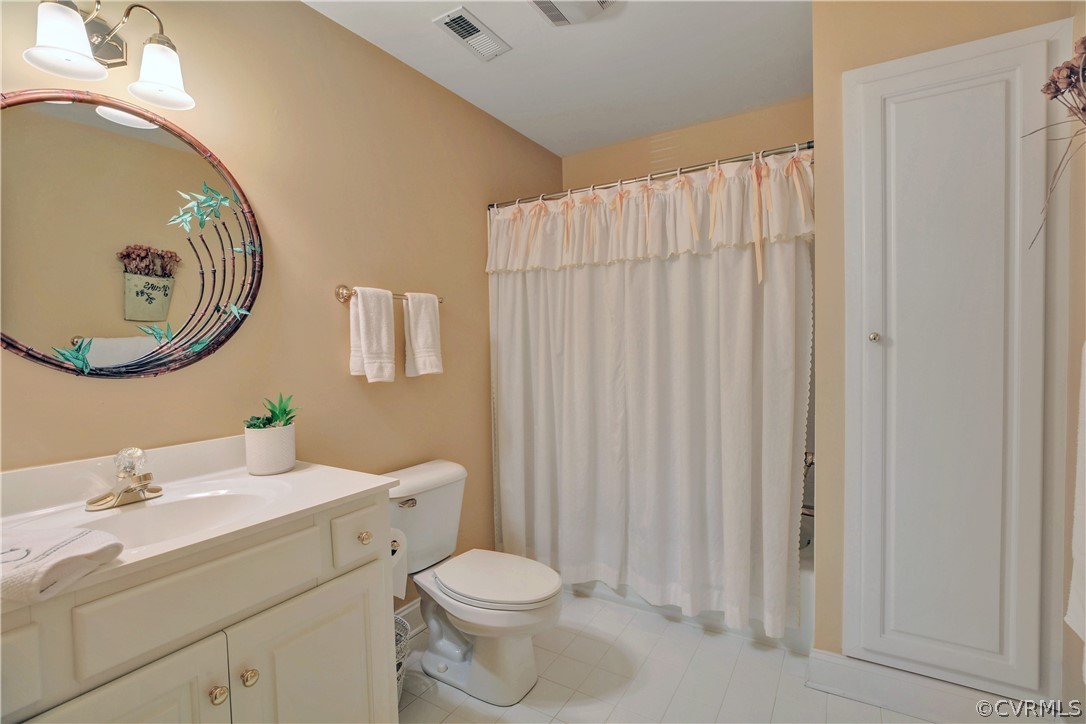 2406 Worchester Road Midlothian, VA 23113 - Photo 22 of 26 2nd floor master bath features tile floor and tub/