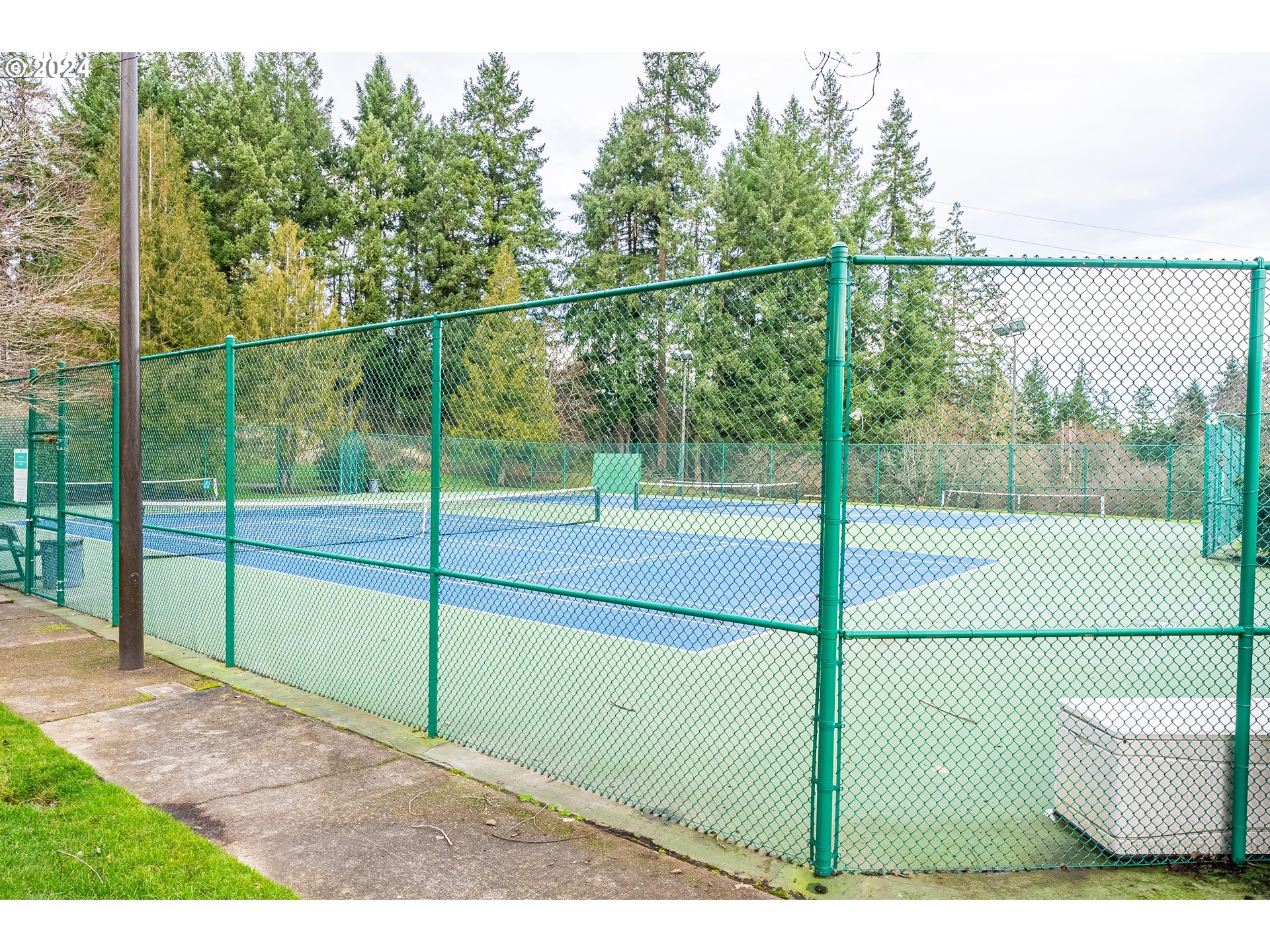 14915 Southwest Osprey Court Beaverton, OR 97007 - Photo 35 of 38 a view of a tennis court