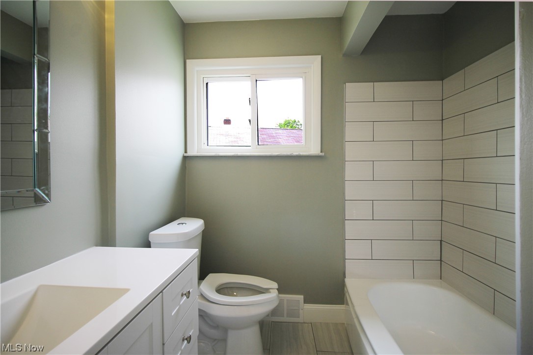 4541 Springvale Drive Warrensville Heights, OH 44128 - Photo 17 of 33 FULL BATH