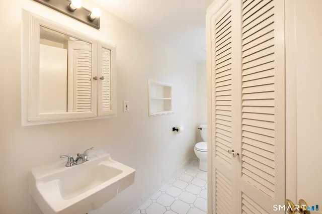 $3,200 | 1 Long Wall Road, Redding, CT 06896