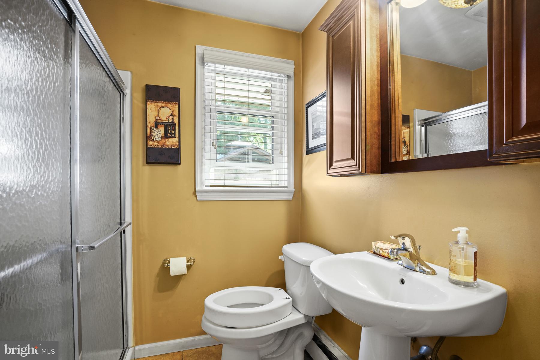 465 Mt Alverno Road Media, PA 19063 - Photo 26 of 65 In Law Quarters private full bath