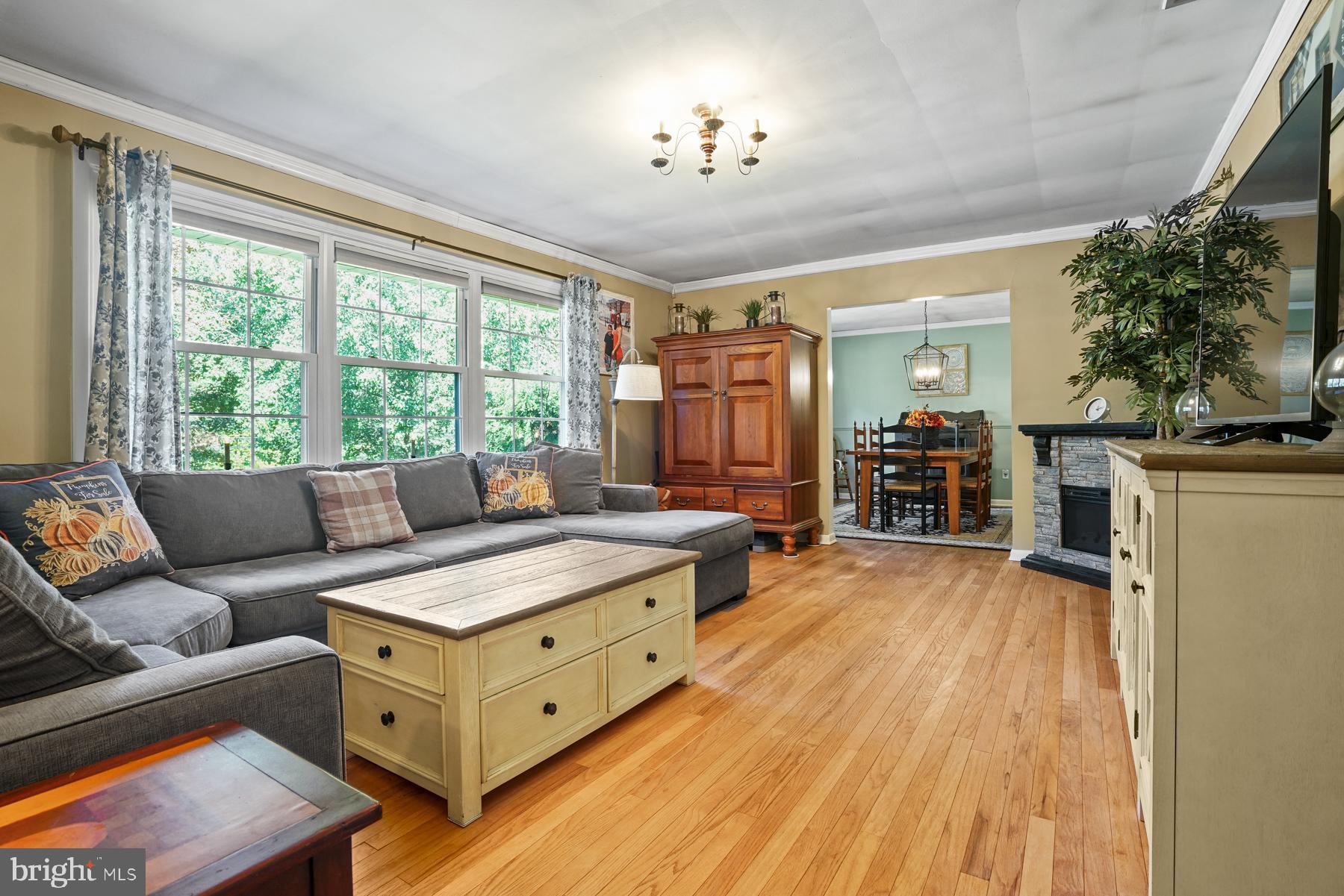 465 Mt Alverno Road Media, PA 19063 - Photo 3 of 65 Formal Living room/hardwood floors