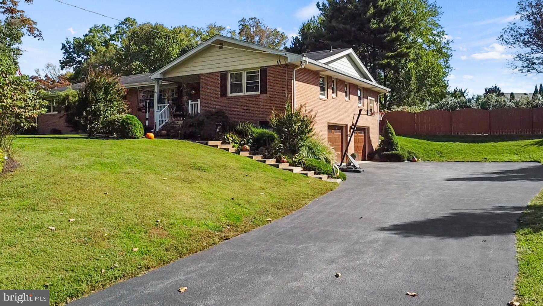 465 Mt Alverno Road Media, PA 19063 - Photo 60 of 65 Front drive