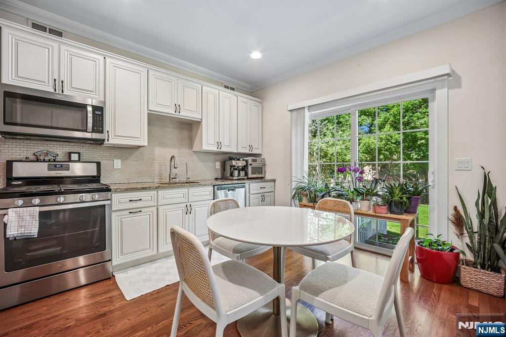 39 Grove Street, Unit B Tenafly, NJ 07670 - Photo 8 of 24