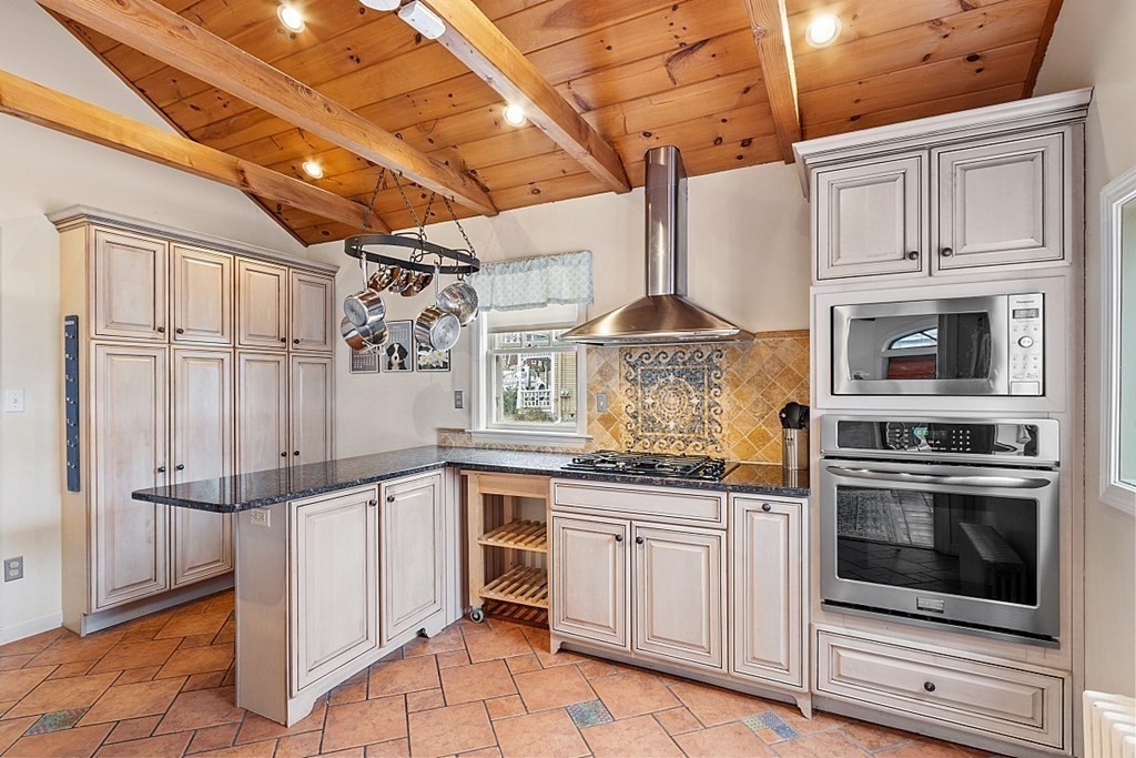 58 Red Spring Road Andover, MA 01810 - Photo 4 of 42 Gallery Image 4