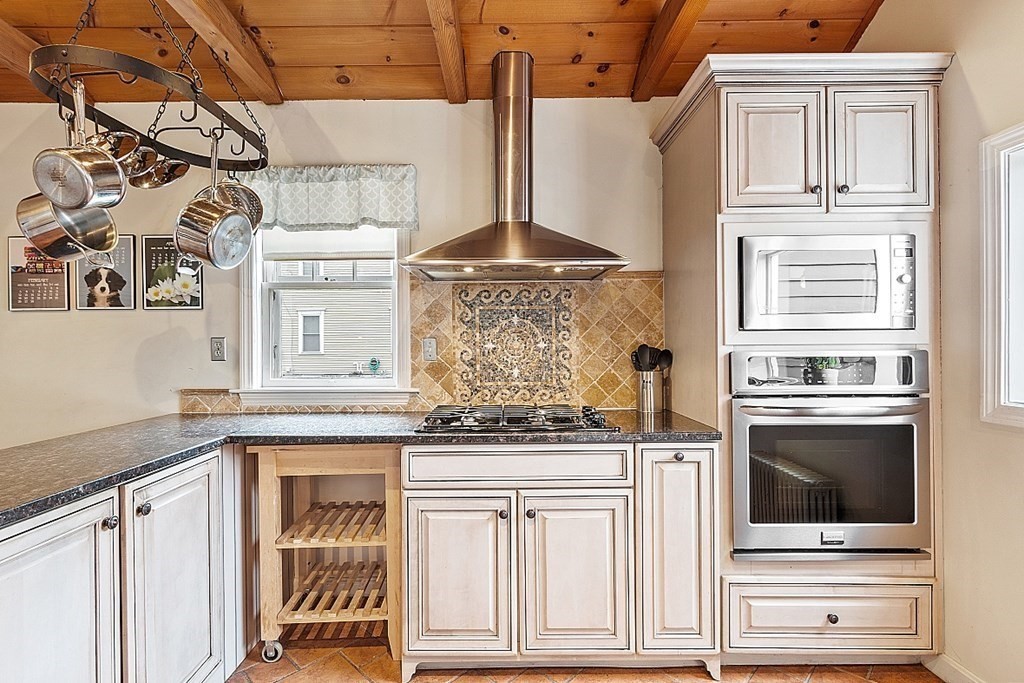 58 Red Spring Road Andover, MA 01810 - Photo 6 of 42 Gallery Image 6