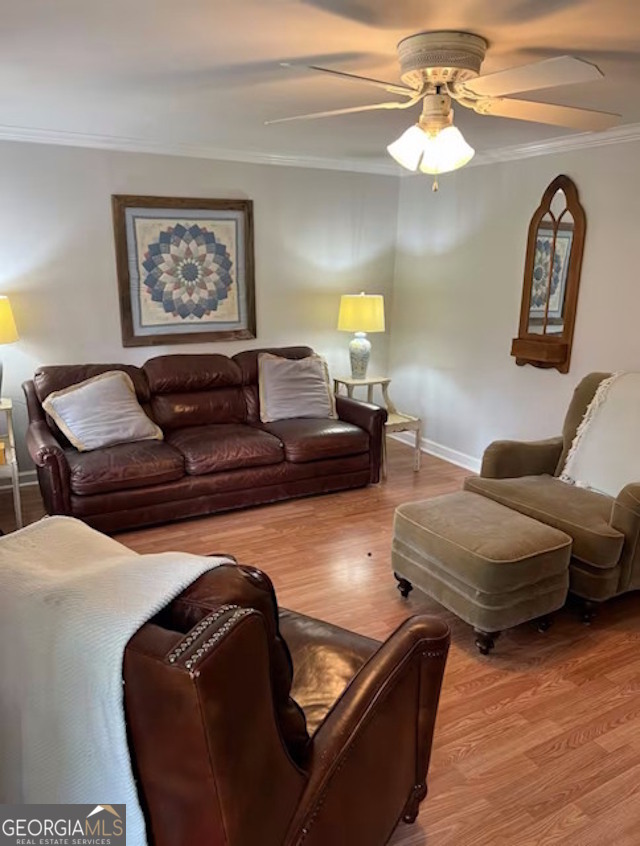 12754 State Route 96 Fort Valley, GA 31030 - Photo 3 of 26 a living room with furniture and a lamp
