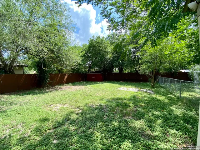 $995 | 126 South Krueger Avenue, New Braunfels, TX 78130