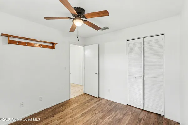 a view of empty room with ceiling fan
