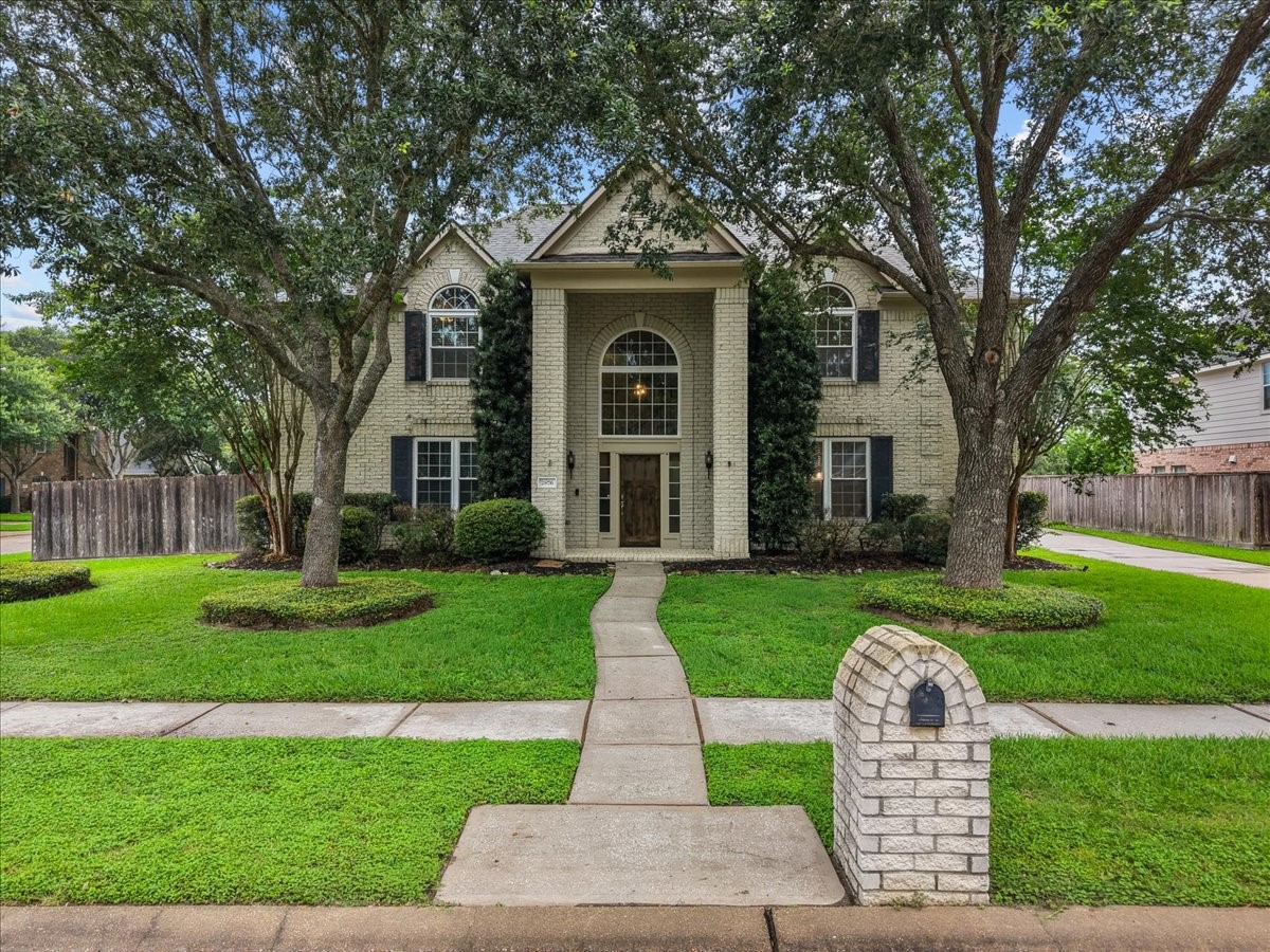 2876 Match Point Lane Friendswood, TX 77546 - Photo 3 of 45 Welcome to 2876 Match Point Ln.