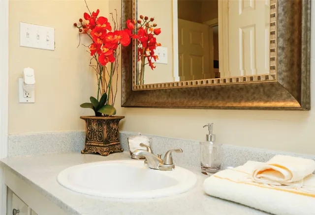 $799 | 9407 Westheimer Road, Unit 305, Houston, TX 77063