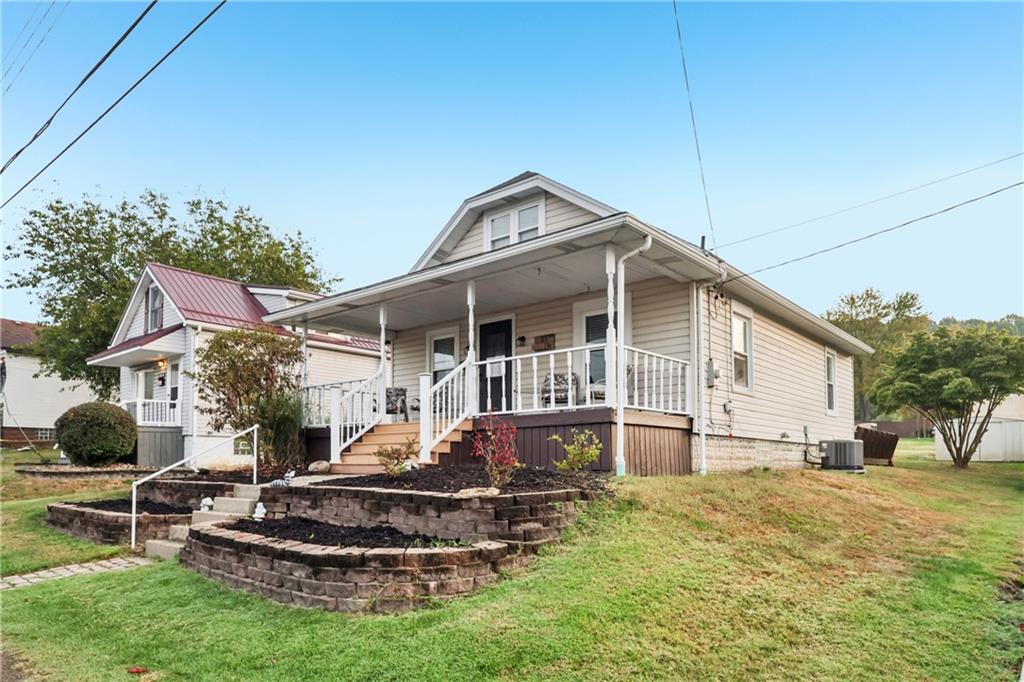 1370 Charlotte Avenue Rochester, PA 15074 - Photo 2 of 38