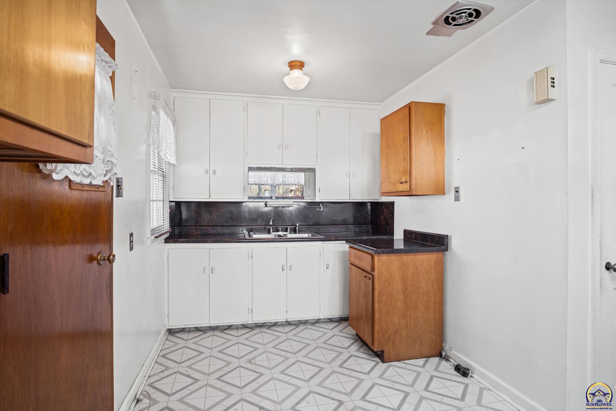 2000 Southwest Randolph Avenue Topeka, KS 66604 - Photo 9 of 22