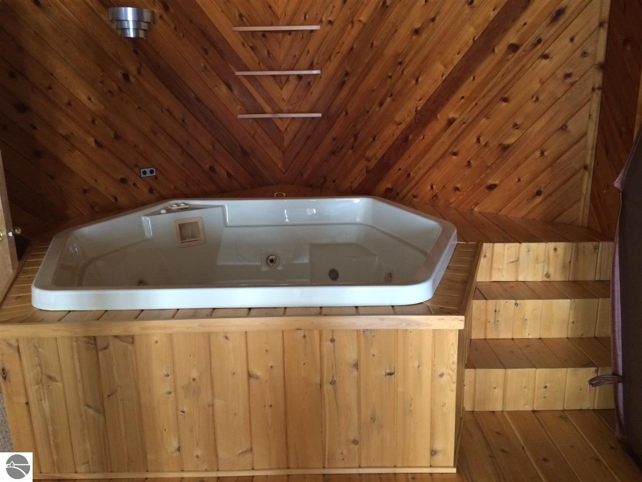 806 Holly Road Cadillac, MI 49601 - Photo 16 of 23 1793479-15.JPG