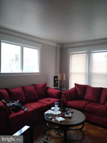 a view of livingroom with furniture