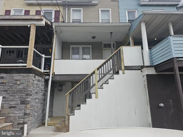 $1,200 | 123 West Railroad Street, Nesquehoning, PA 18240