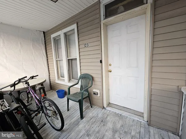 $1,200 | 123 West Railroad Street, Nesquehoning, PA 18240