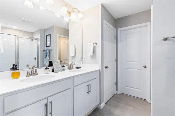 a bathroom with 2 sink and a mirror