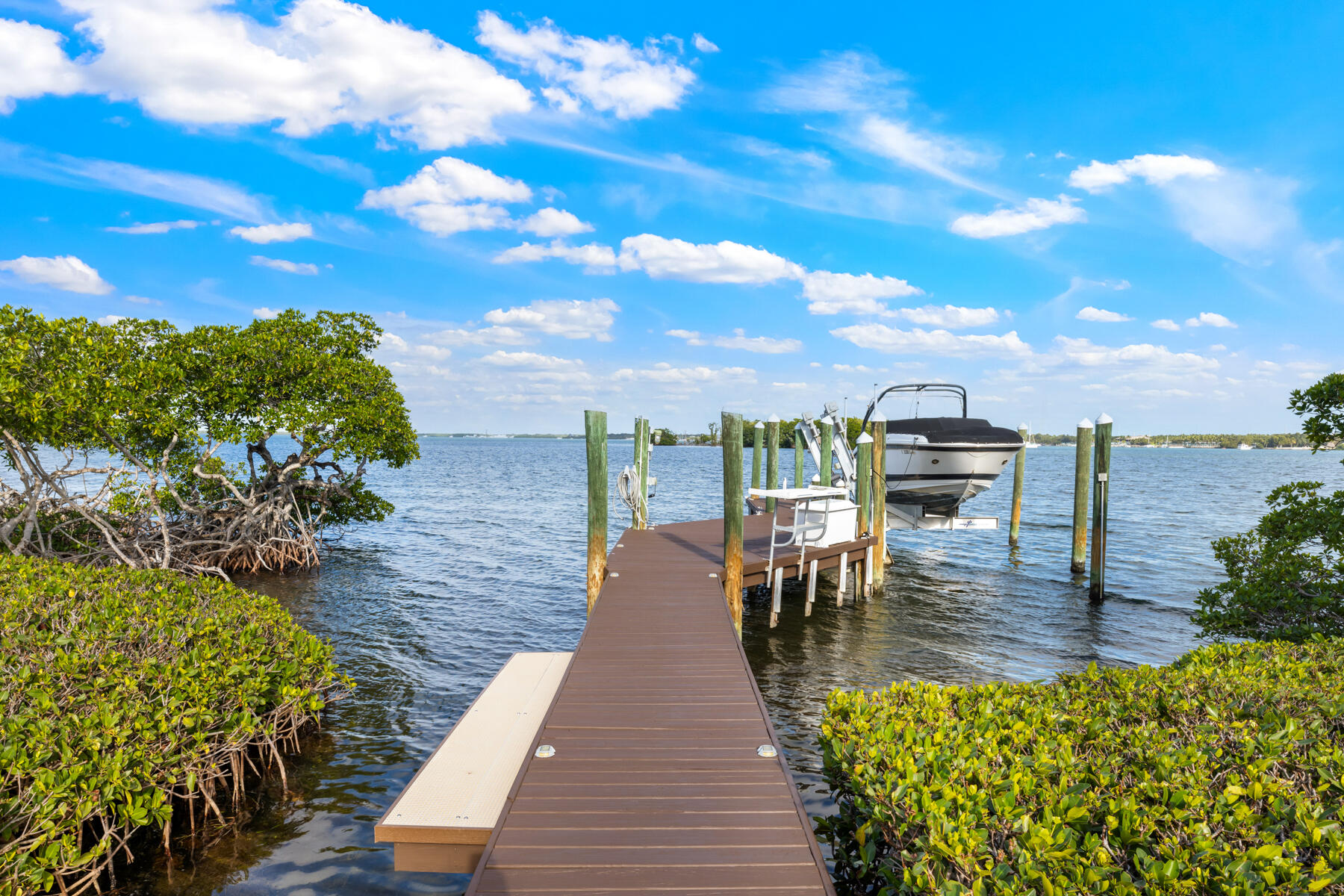 51 Mutiny Place Key Largo, FL 33037 - Photo 4 of 75 Pier dock is short