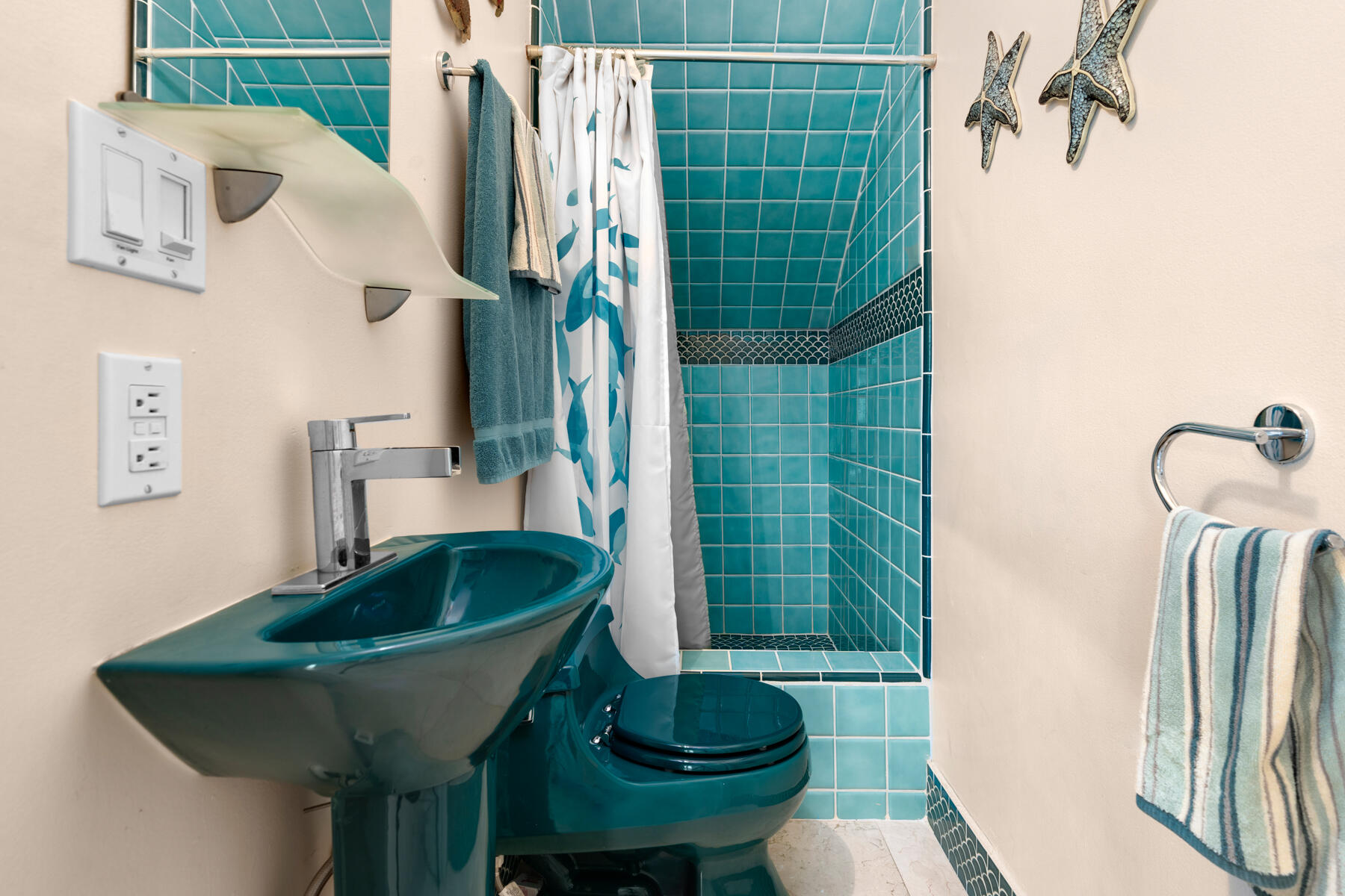 51 Mutiny Place Key Largo, FL 33037 - Photo 45 of 75 a bathroom with a sink toilet and shower