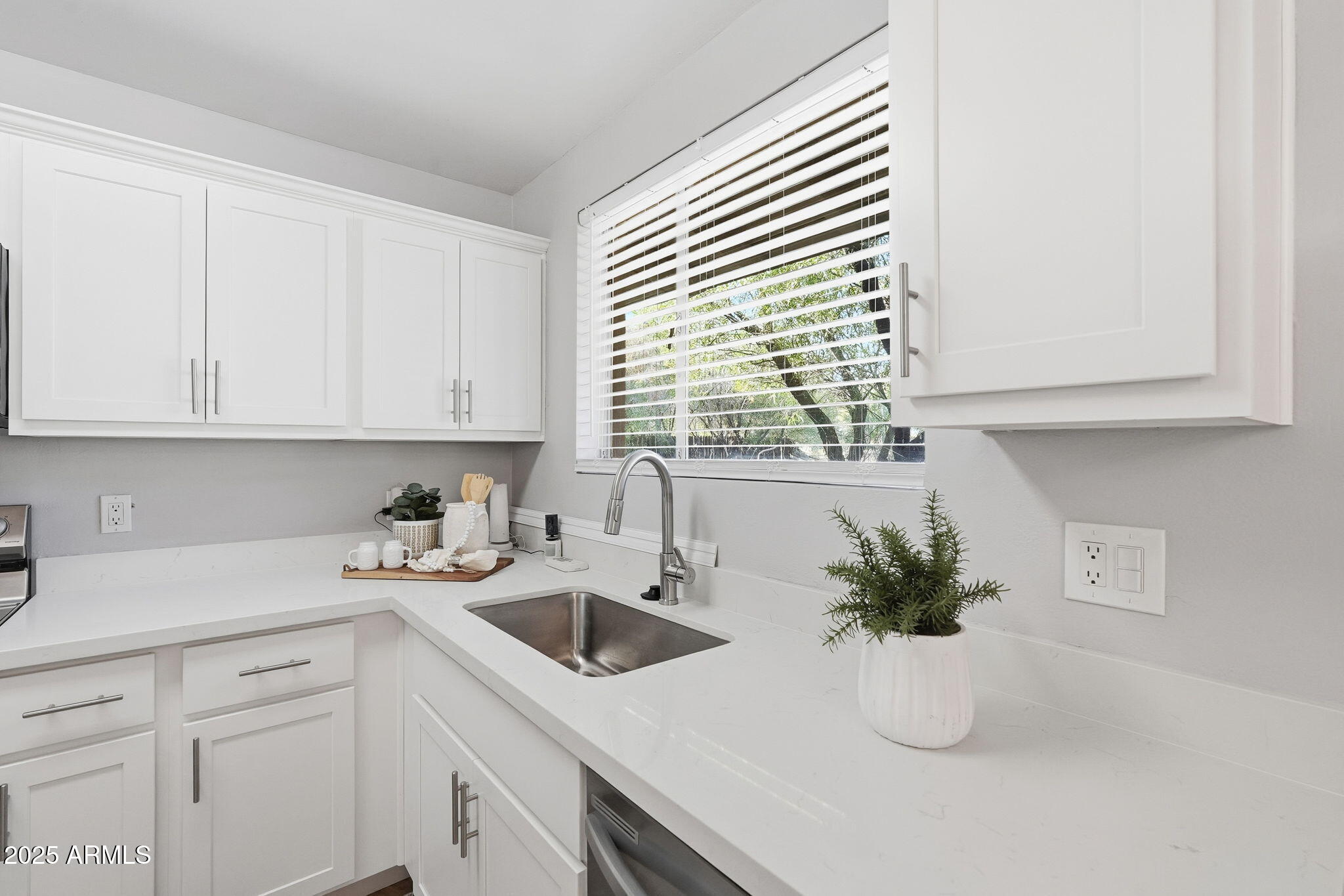 5136 West Osborn Road Phoenix, AZ 85031 - Photo 16 of 39 15-web-or-mls-015_ListerPros