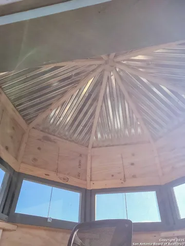 a view of room with an entryway