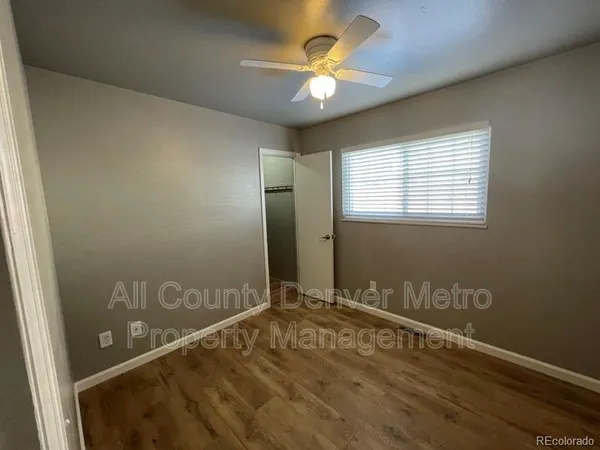 a view of a livingroom with a workspace