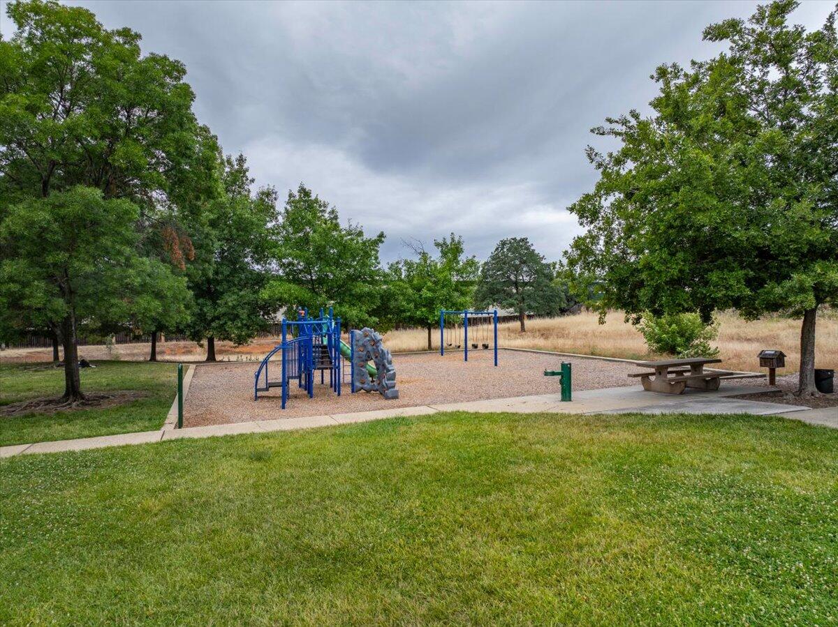 4597 Lynbrook Loop Redding, CA 96003 - Photo 33 of 36 Neighborhood park