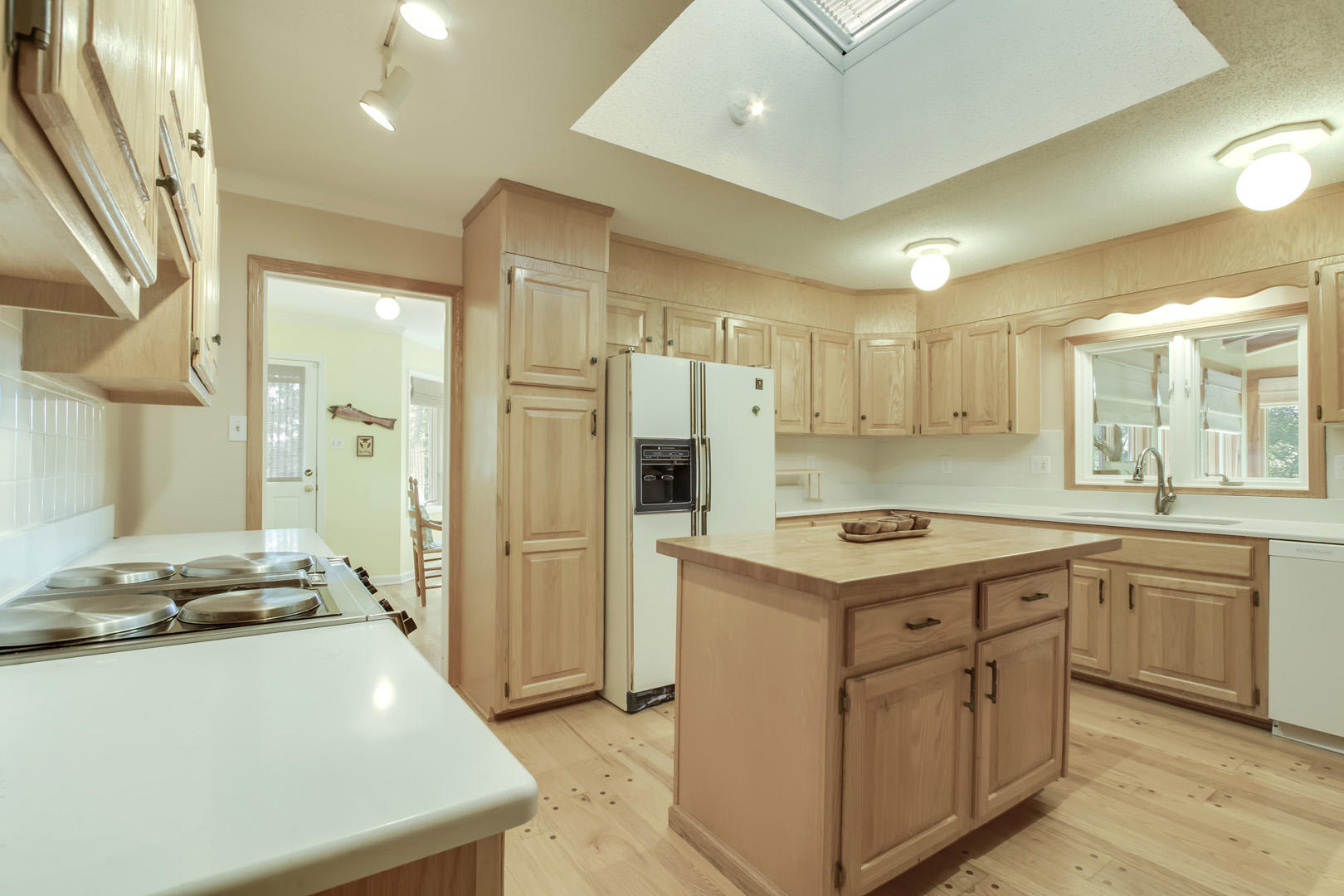 140 Newell Lane Oak Ridge, TN 37830 - Photo 13 of 40 13_NewellLane_140_Kitchen01