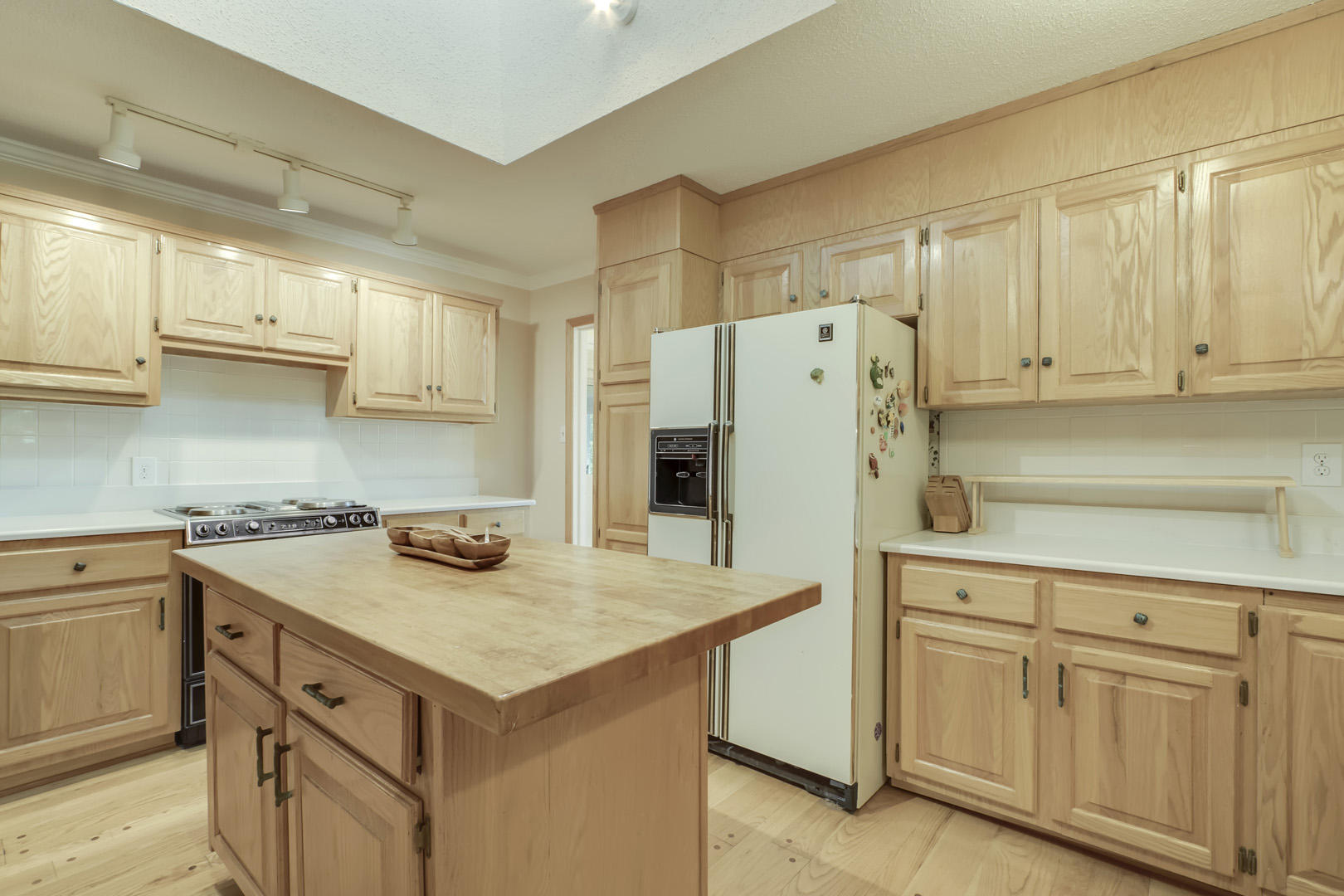 140 Newell Lane Oak Ridge, TN 37830 - Photo 15 of 40 15_NewellLane_140_Kitchen03