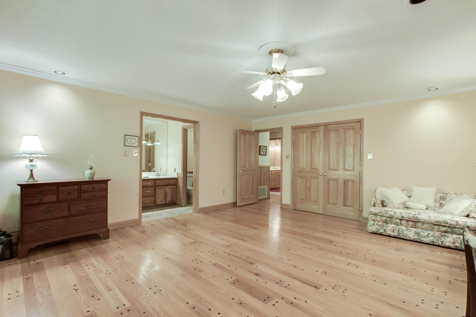 140 Newell Lane Oak Ridge, TN 37830 - Photo 20 of 40 20_NewellLane_140_MasterBedroom02