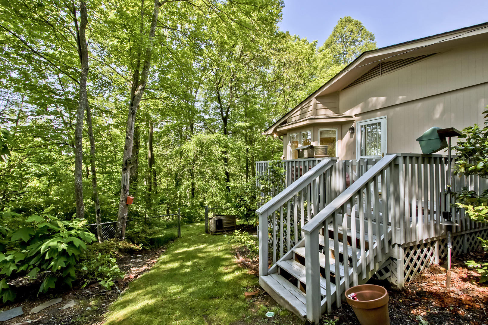 140 Newell Lane Oak Ridge, TN 37830 - Photo 34 of 40 34_NewellLane_140_PetYard-GrillDeck