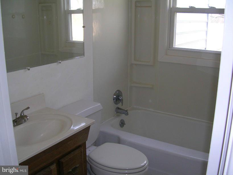 608 Wye Mills Road Queenstown, MD 21658 - Photo 11 of 17 a bathroom with a sink a toilet and bathtub