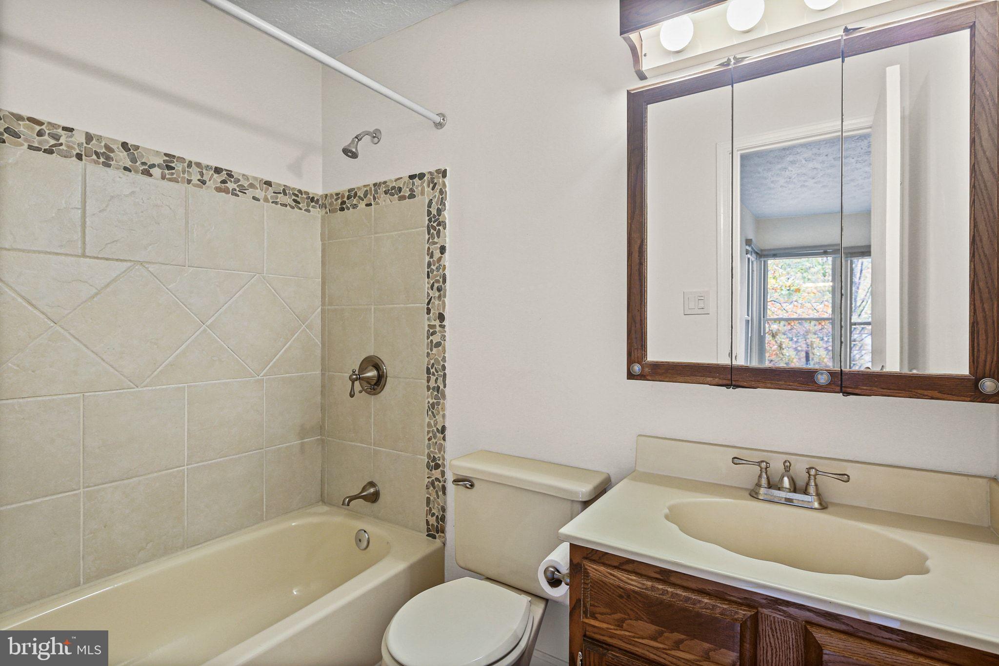 11450 Little Patuxent Parkway, Unit 605 Columbia, MD 21044 - Photo 29 of 33 a bathroom with a sink toilet tub and shower