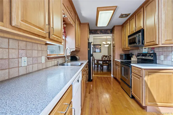 $789,000 | 1500 Wagner Street, Wantagh, NY 11793