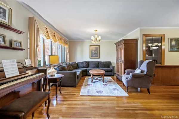$789,000 | 1500 Wagner Street, Wantagh, NY 11793