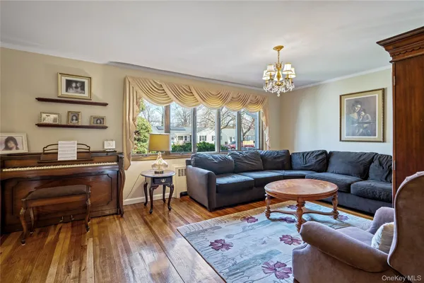 $789,000 | 1500 Wagner Street, Wantagh, NY 11793