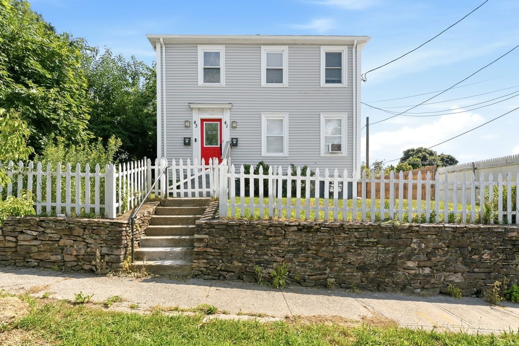 41 Rochambeau Avenue Providence, RI 02906 - Photo 1 of 49 Gallery Image 1