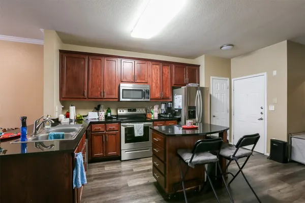 $2,200 | 910 West 25th Street, Unit 408, Austin, TX 78705