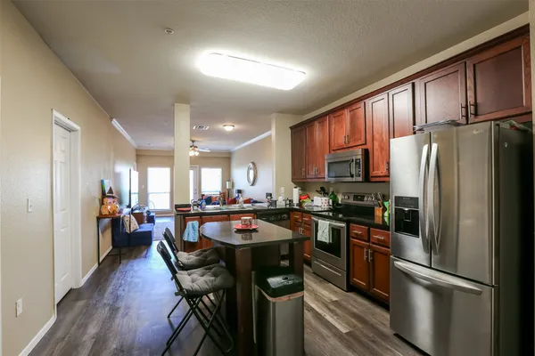 $2,200 | 910 West 25th Street, Unit 408, Austin, TX 78705