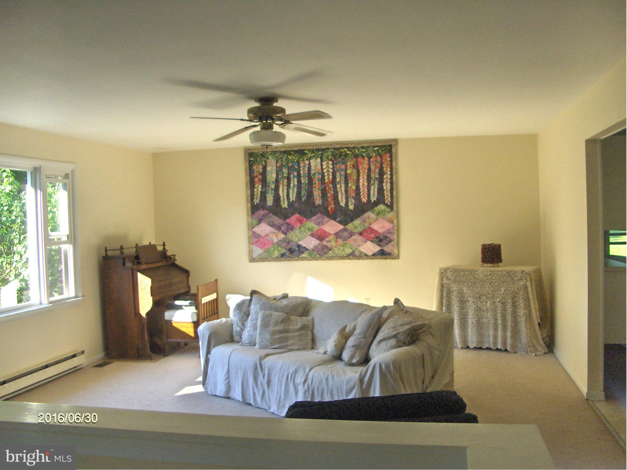 2719 Fridinger Mill Road Manchester, MD 21102 - Photo 4 of 26 Living Room