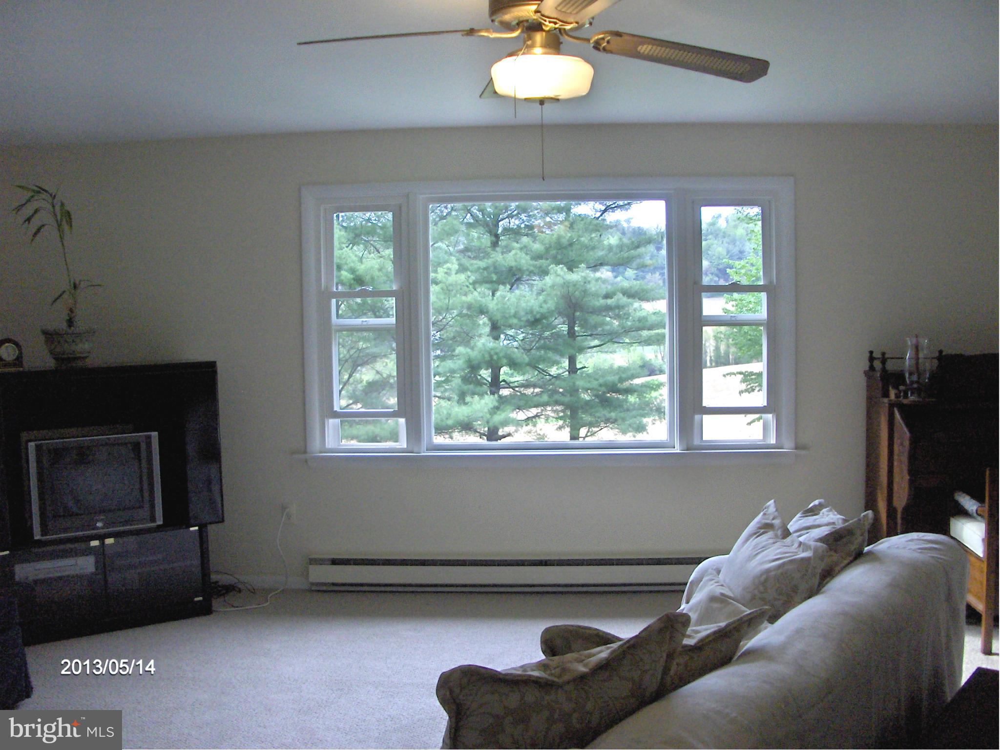 2719 Fridinger Mill Road Manchester, MD 21102 - Photo 5 of 26 Living Room