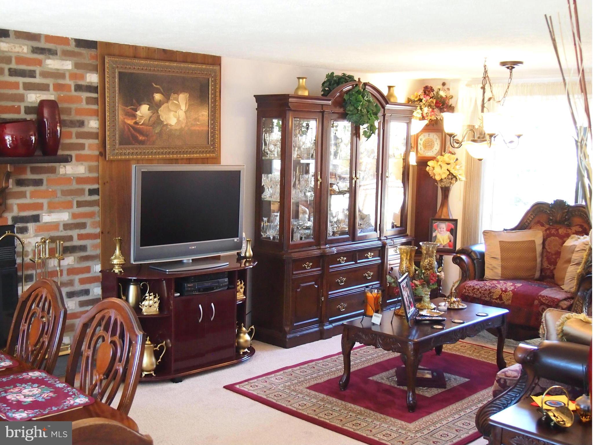 6767 Pyramid Way Columbia, MD 21044 - Photo 3 of 28 Living Room